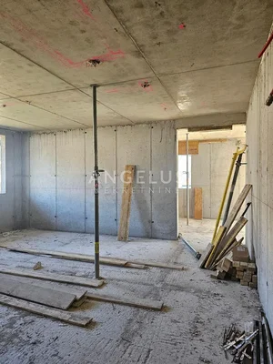 Autre; nécessite rénovation, lumière naturelle