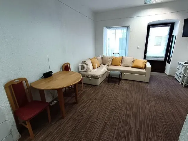 Dnevna soba; prirodno svjetlo