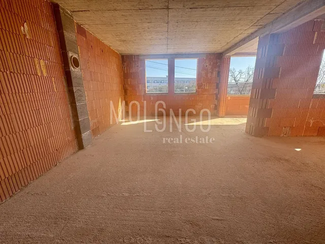 Ostalo; potrebna renovacija, prirodno svjetlo