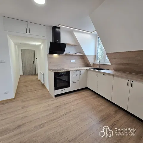 Küche; küchengeräte, holzboden, tageslicht, moderner stil, renoviert