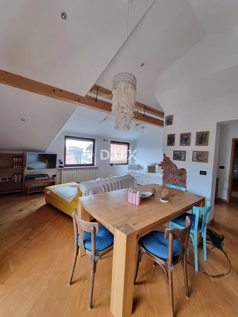 Wohnzimmer; holzboden, tageslicht, moderner stil