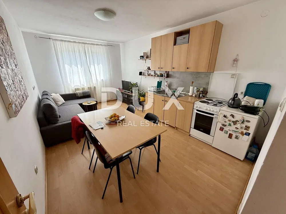 Kuhinja; pogled, prirodno svjetlo