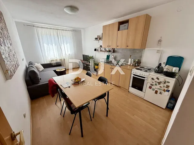 Kuhinja; pogled, prirodno svjetlo