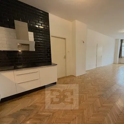 Küche; holzboden, tageslicht