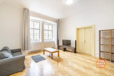 Soggiorno; vista, pavimento in legno, luce naturale