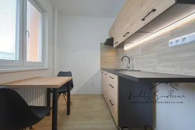 Cucina; stile moderno, pavimento in legno, luce naturale, ristrutturato