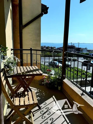 Balcony; view, natural light