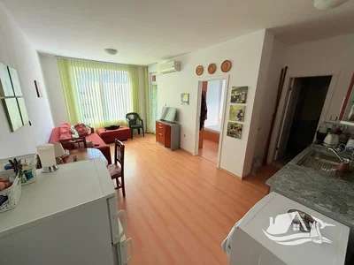 Σαλόνι; φυσικό φως, πλακάκια