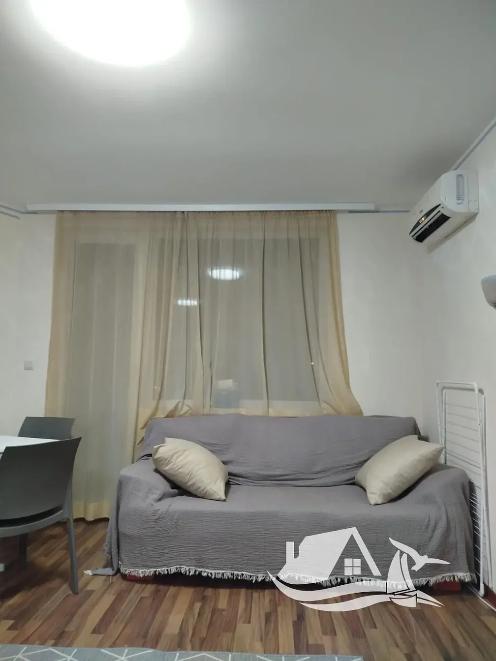 Σαλόνι; ξύλινο πάτωμα