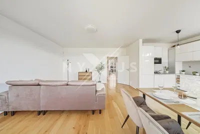 Wohnzimmer; holzboden, tageslicht, moderner stil