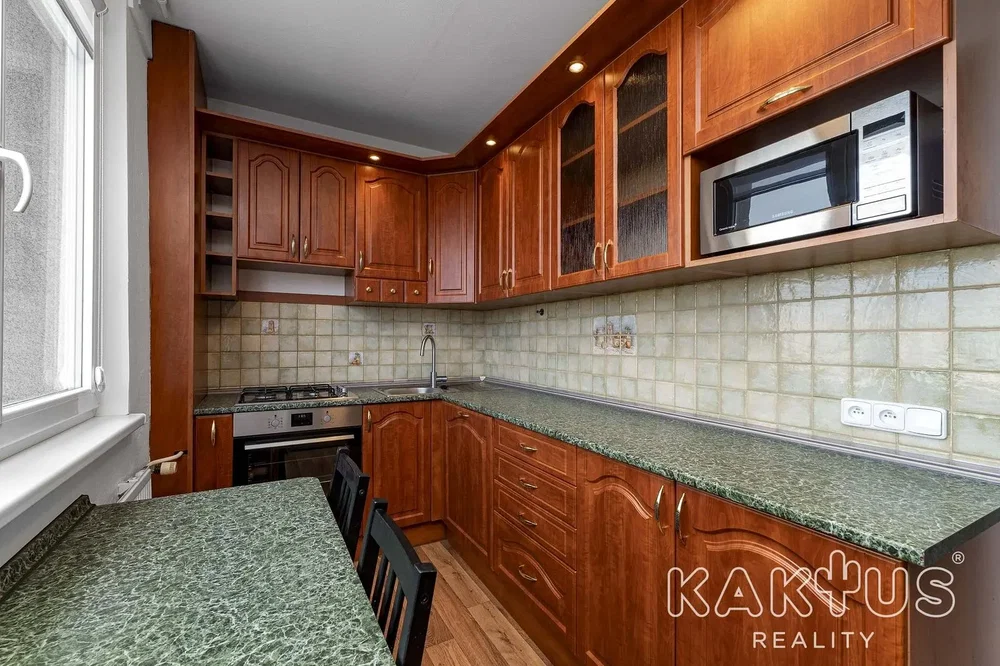 Cucina; elettrodomestici, luce naturale