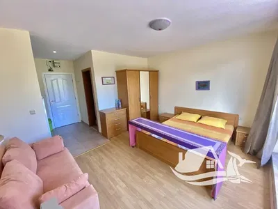 Schlafzimmer; holzboden, tageslicht