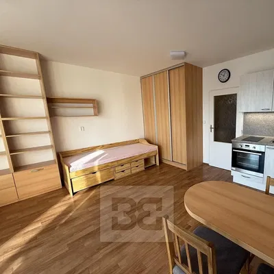 Cucina; pavimento in legno, stile moderno, elettrodomestici, luce naturale