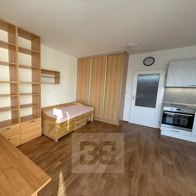 Cucina; pavimento in legno, stile moderno, elettrodomestici