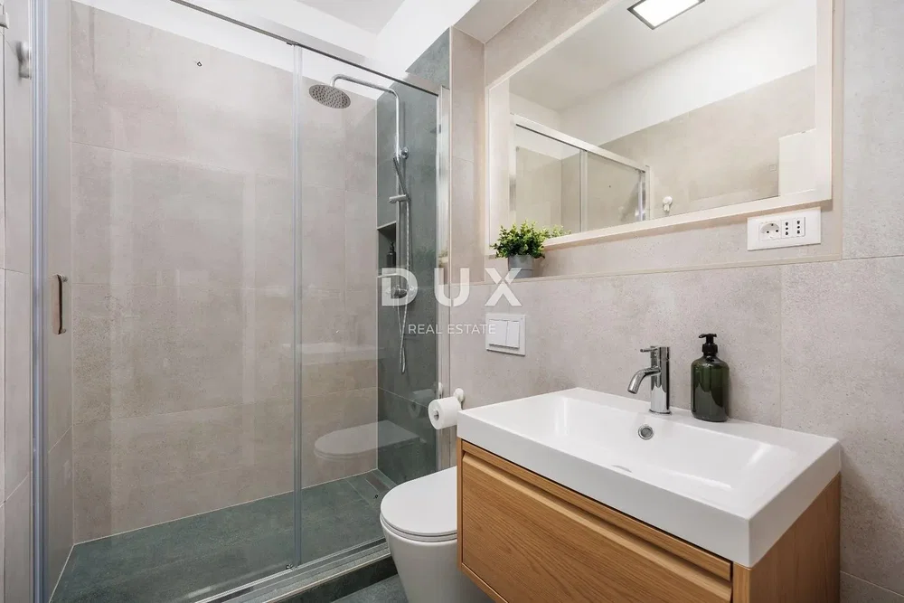 Bagno; pavimento in piastrelle, ristrutturato, luce naturale
