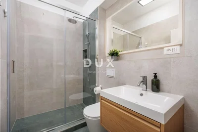Bagno; pavimento in piastrelle, ristrutturato, luce naturale