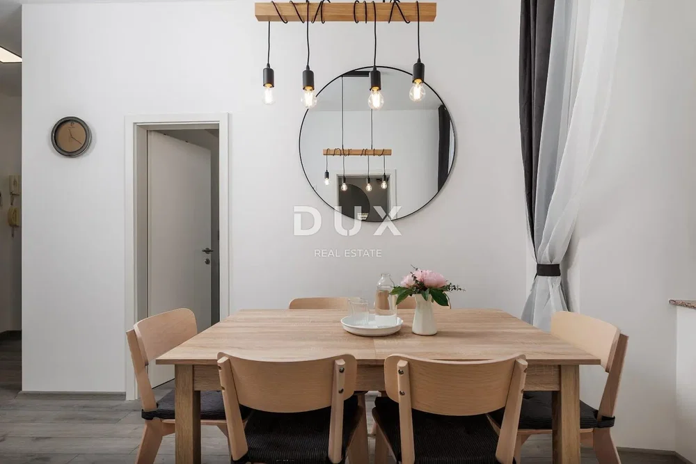Sala da pranzo; stile moderno, luce naturale, ristrutturato
