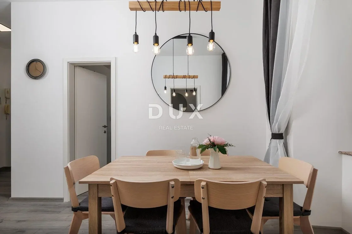 Sala da pranzo; stile moderno, luce naturale, ristrutturato