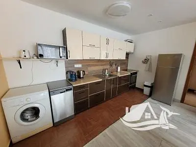 Кухиња; кухињски апарати, плочице, реновиран, природно светло
