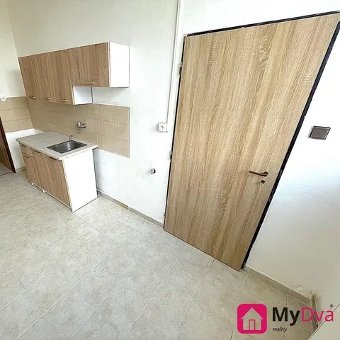 Küche; fliesenboden, renovierungsbedürftig