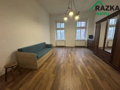 Wohnzimmer; holzboden, tageslicht