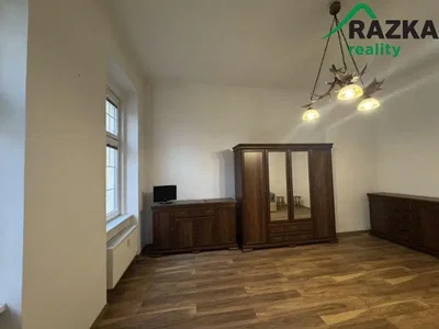 Schlafzimmer; holzboden, tageslicht