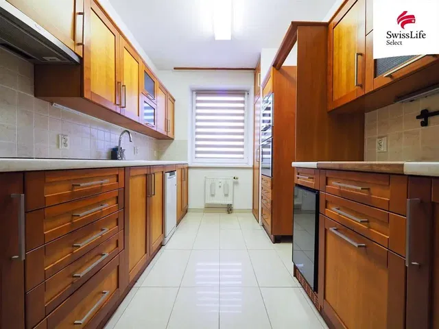 Küche; küchengeräte, fliesenboden, renoviert, tageslicht, moderner stil