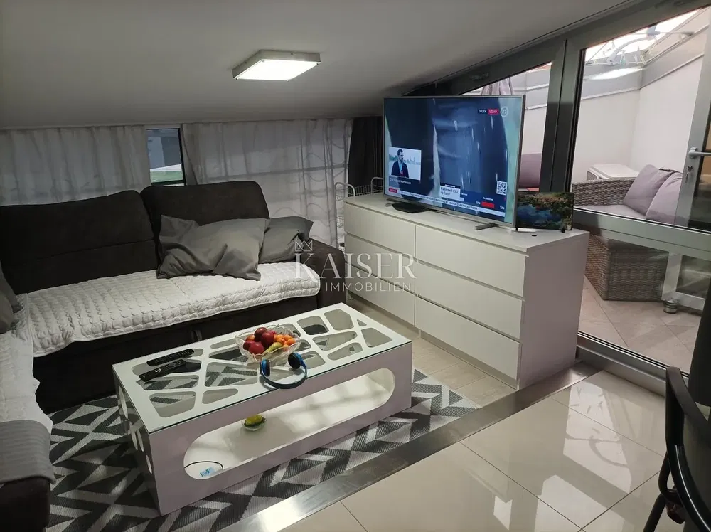 Salon; style moderne, carrelage, lumière naturelle, vue