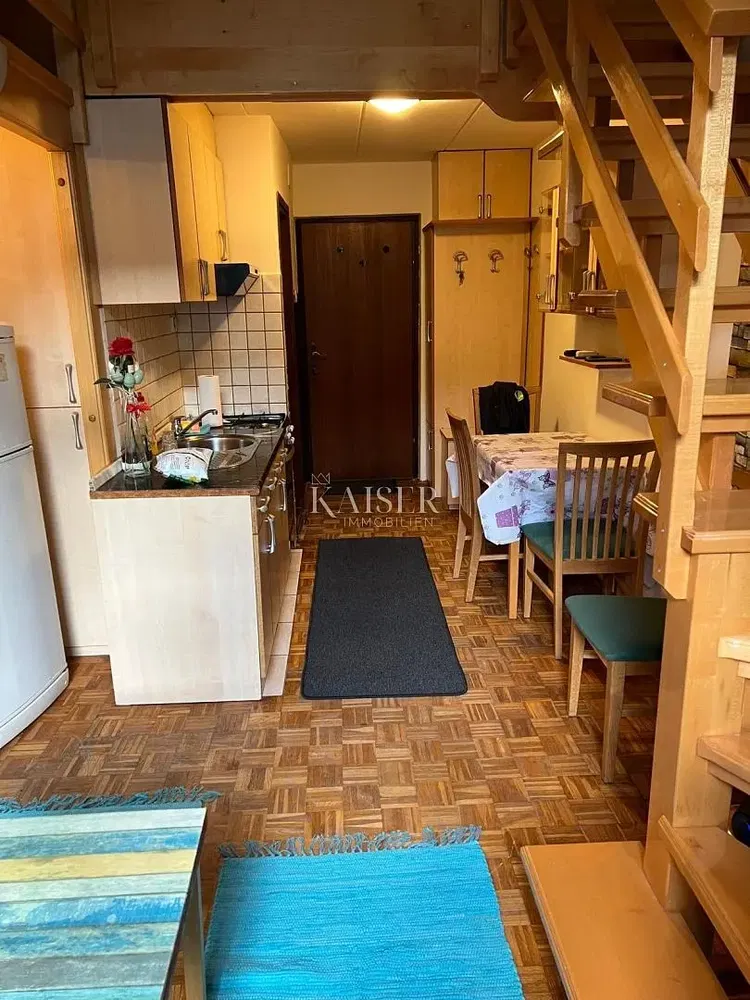 Cuisine; parquet, poutres en bois, style rustique