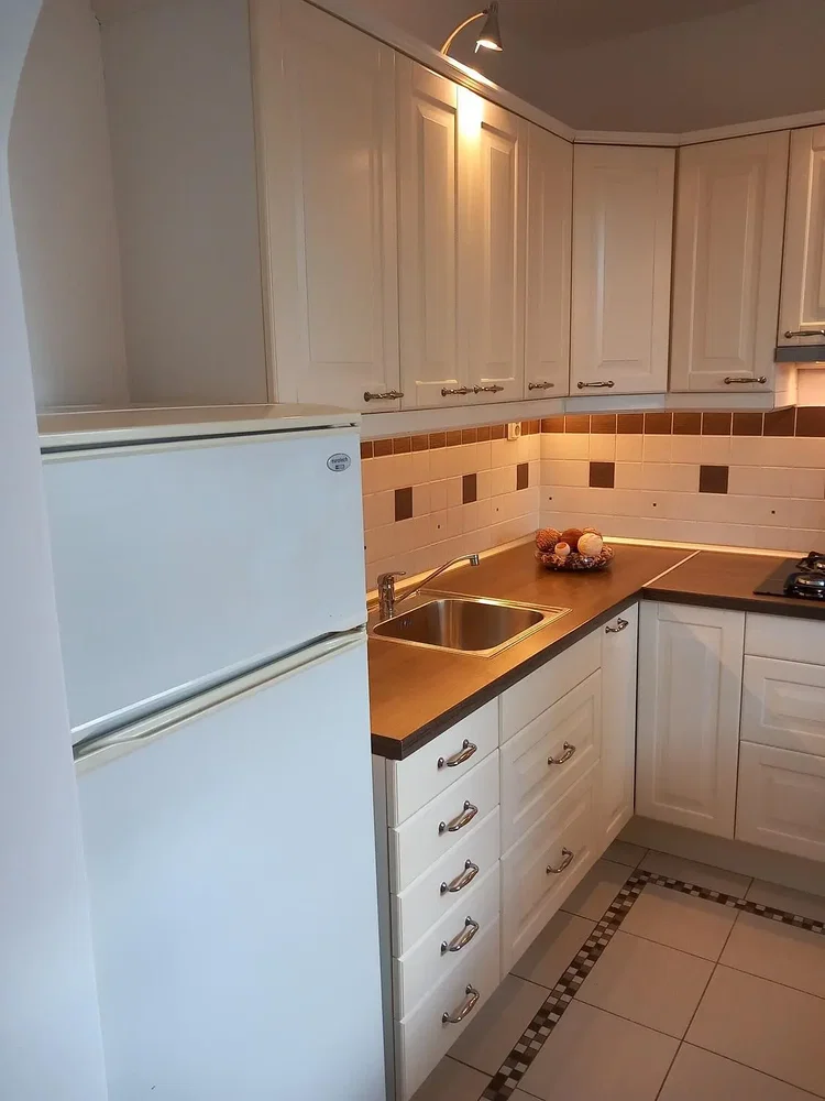 Küche; fliesenboden, küchengeräte