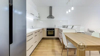 Küche; küchengeräte, tageslicht, moderner stil, holzboden