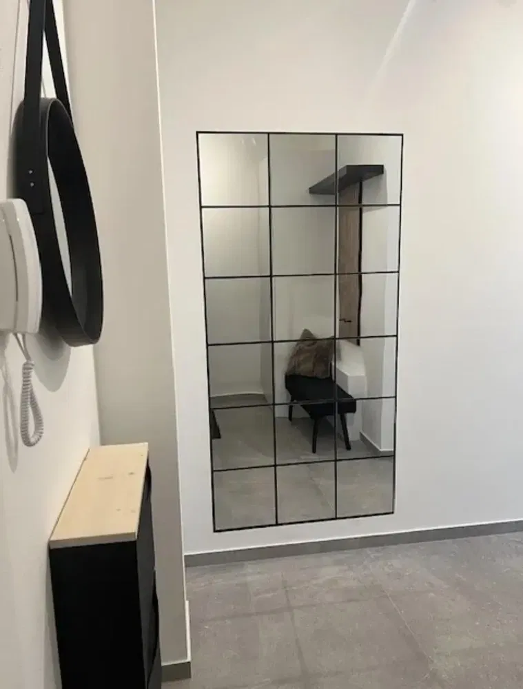 Garderobe; fliesenboden, moderner stil