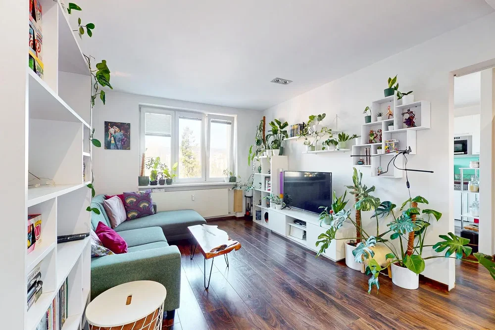 Wohnzimmer; tageslicht, holzboden, moderner stil