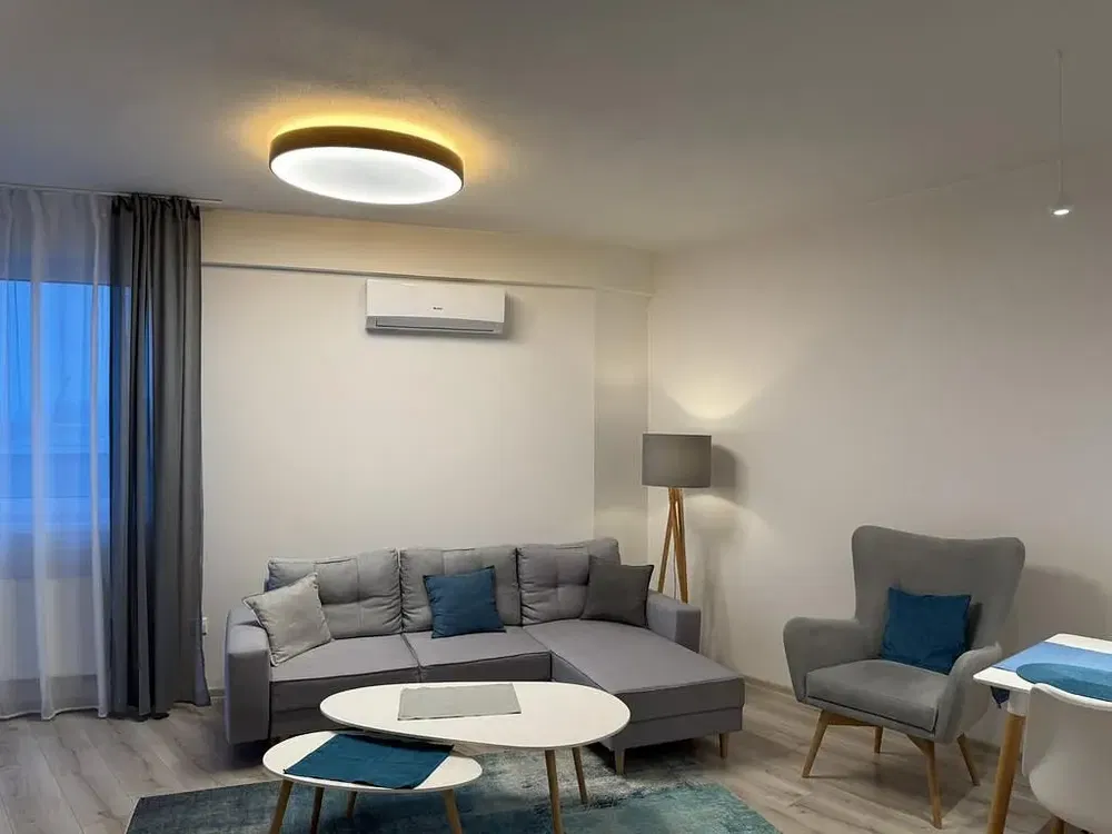 Obývací pokoj; přirozené světlo, moderní styl