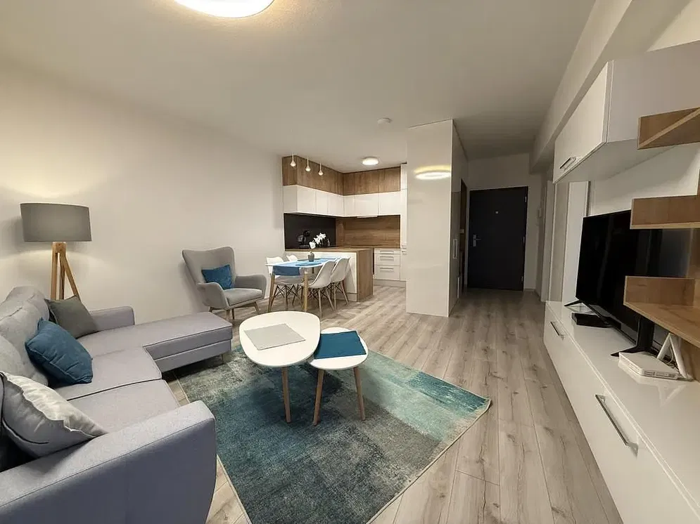 Wohnzimmer; tageslicht, moderner stil, holzboden