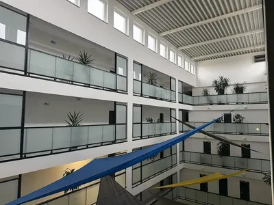 Haus und umgebung; hohe decken, tageslicht