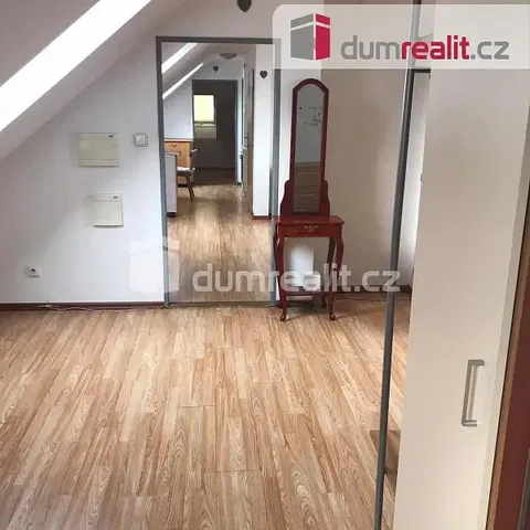 Chambre; parquet, lumière naturelle