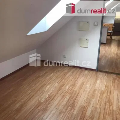 Chambre d'enfant; parquet, lumière naturelle