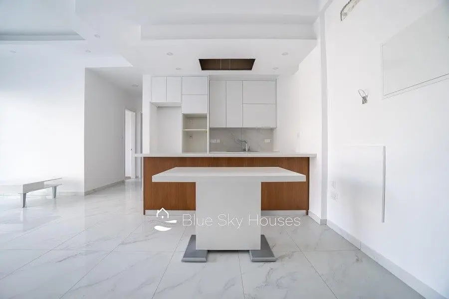 Küche; fliesenboden, tageslicht, renoviert, moderner stil