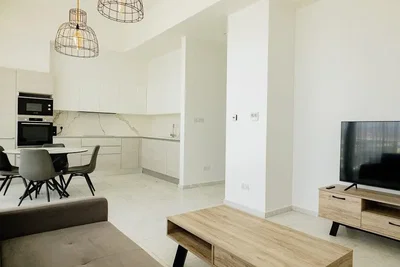 Wohnzimmer; tageslicht, moderner stil, fliesenboden