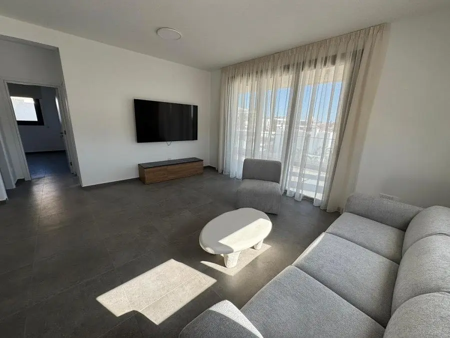 Salón; vista, luz natural, suelo de baldosas, estilo moderno