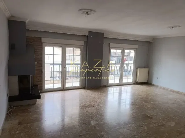 Dnevna soba; kamin, pločice, pogled, prirodno svjetlo