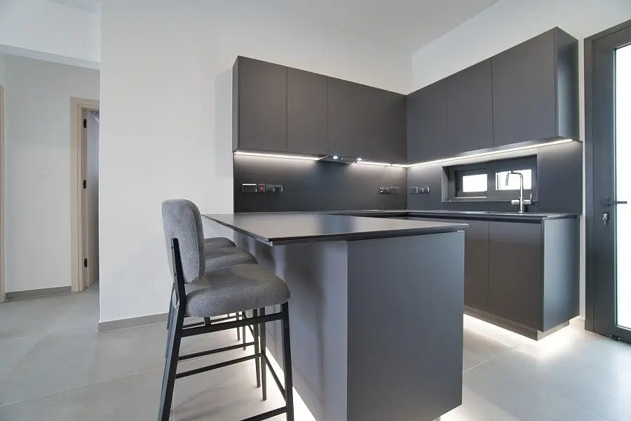 Küche; küchengeräte, fliesenboden, renoviert, tageslicht, moderner stil
