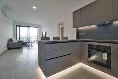 Küche; küchengeräte, tageslicht, fliesenboden, moderner stil, renoviert