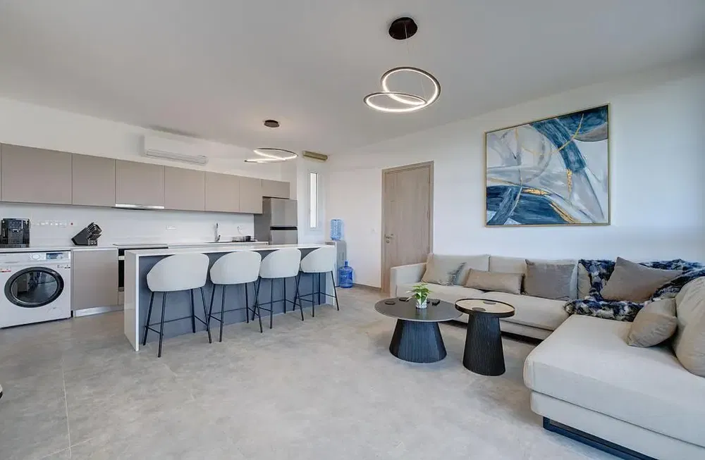 Wohnzimmer; küchengeräte, tageslicht, moderner stil, fliesenboden