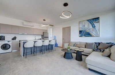 Wohnzimmer; küchengeräte, tageslicht, moderner stil, fliesenboden