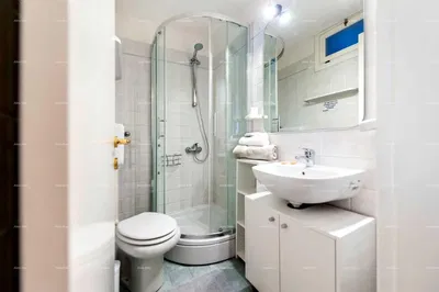 Kupaonica; pločice, renoviran, prirodna svjetlost, moderan stil