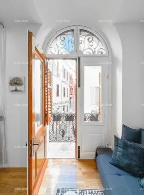 Wohnzimmer; blick, holzboden, tageslicht