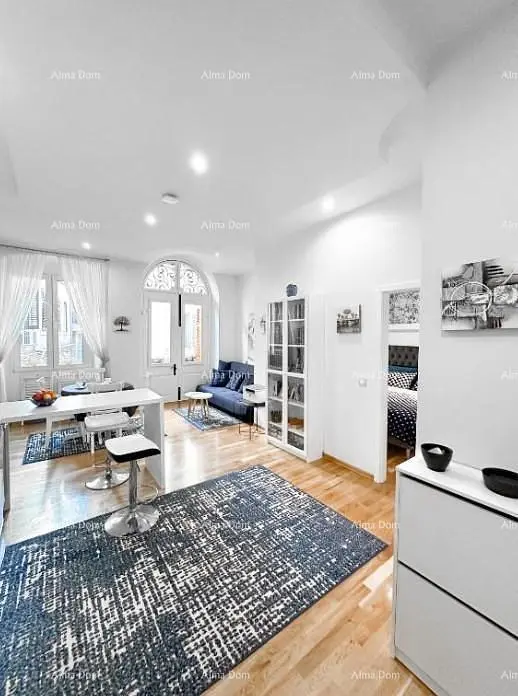 Wohnzimmer; tageslicht, holzboden, moderner stil