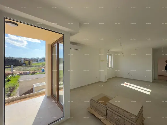 Dnevna soba; pogled, potrebna renovacija, prirodno svjetlo